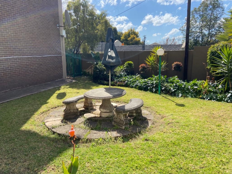 To Let 2 Bedroom Property for Rent in Hurlpark Gauteng