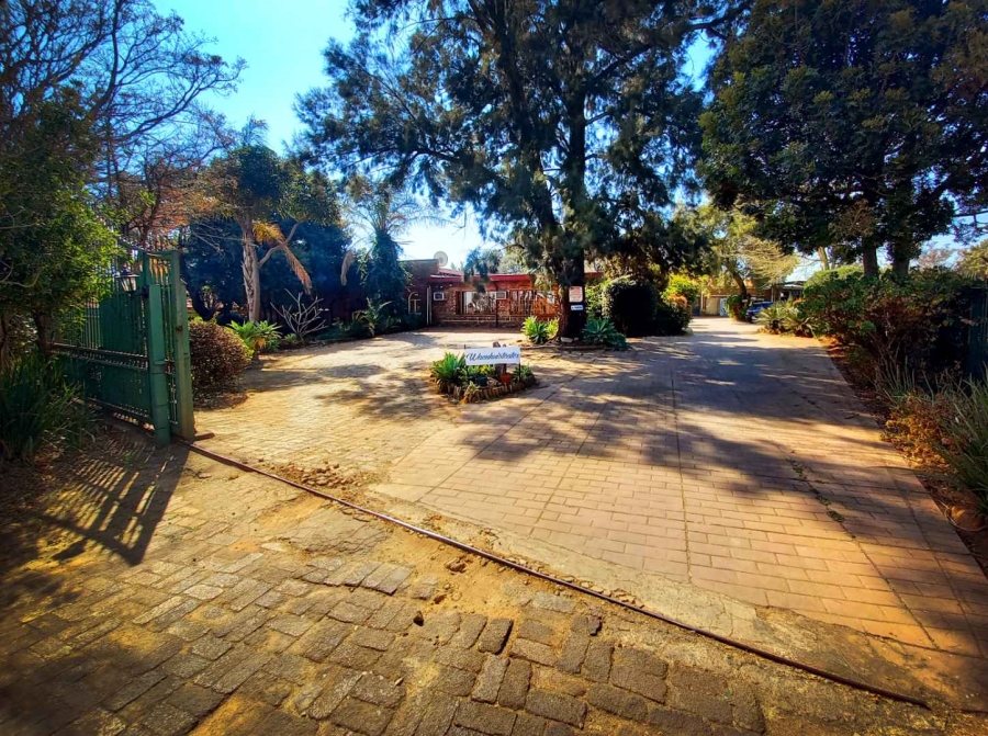 Commercial Property for Sale in Die Hoewes Gauteng
