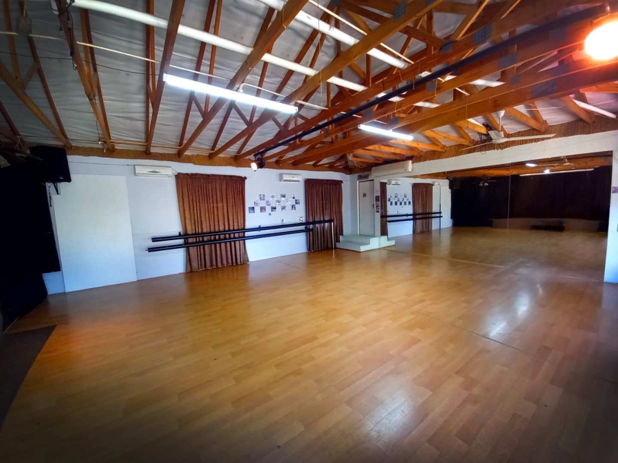 Commercial Property for Sale in Die Hoewes Gauteng