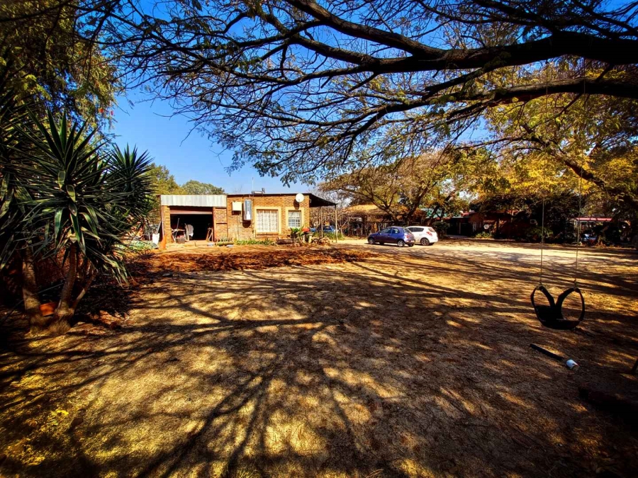 Commercial Property for Sale in Die Hoewes Gauteng