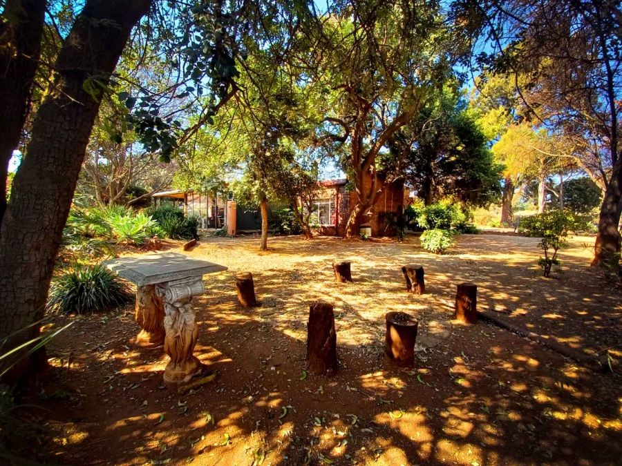 Commercial Property for Sale in Die Hoewes Gauteng