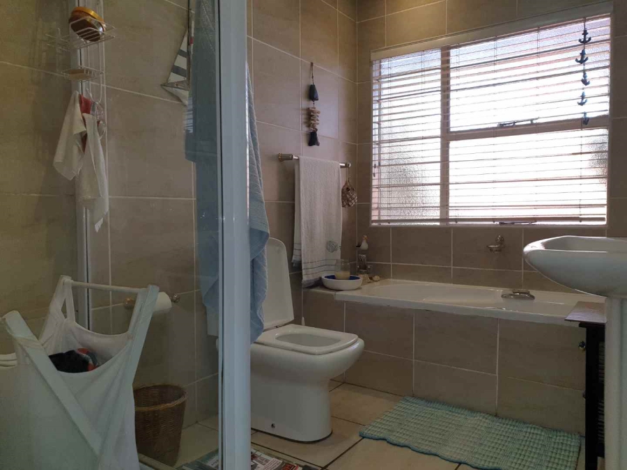 3 Bedroom Property for Sale in New Redruth Gauteng