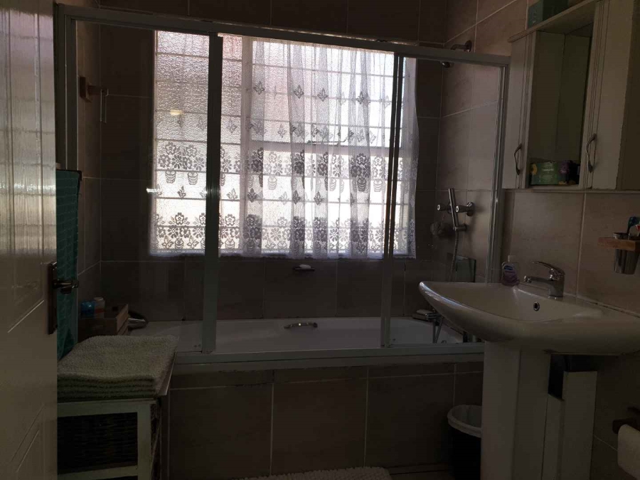 3 Bedroom Property for Sale in New Redruth Gauteng