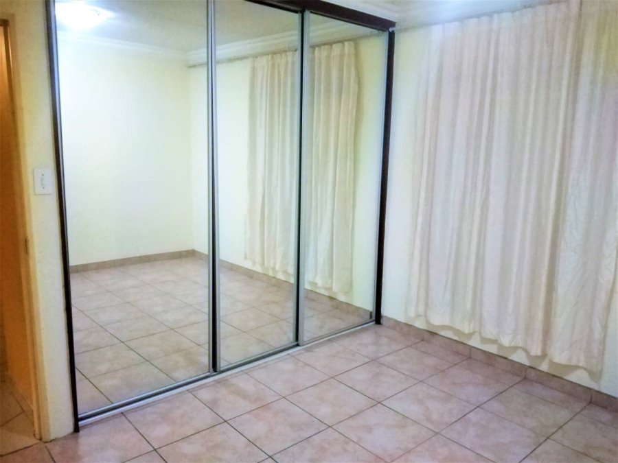 To Let 1 Bedroom Property for Rent in Mondeor Gauteng