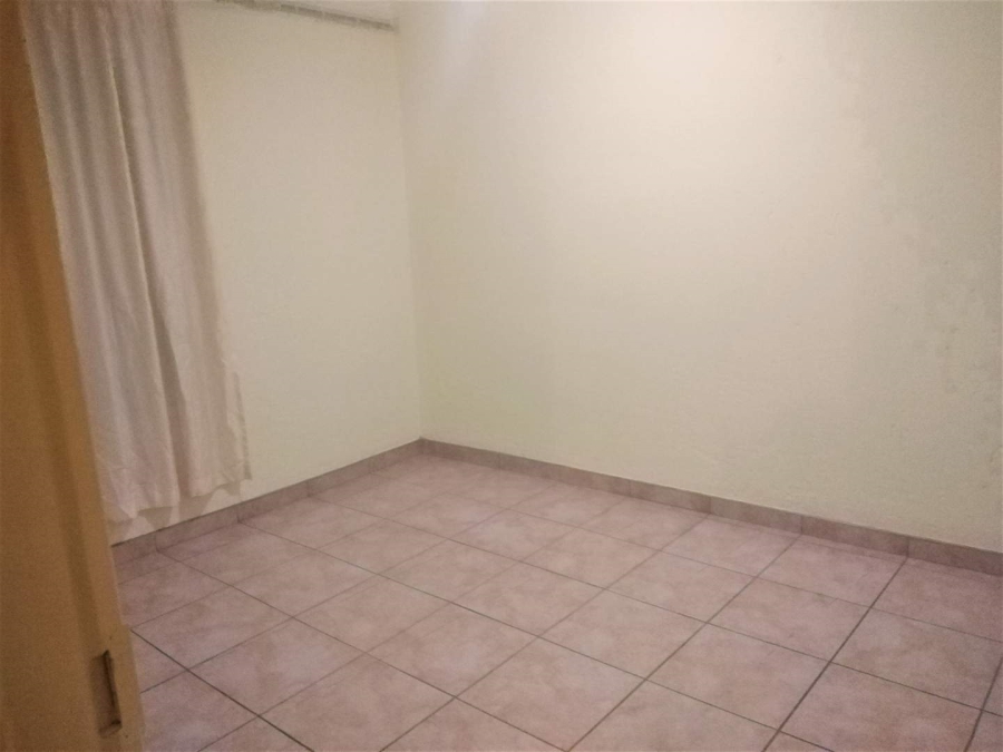 To Let 1 Bedroom Property for Rent in Mondeor Gauteng