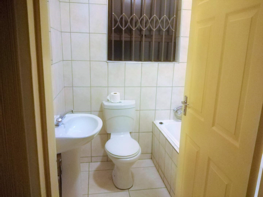 To Let 1 Bedroom Property for Rent in Mondeor Gauteng