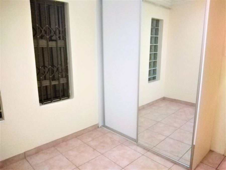 To Let 1 Bedroom Property for Rent in Mondeor Gauteng