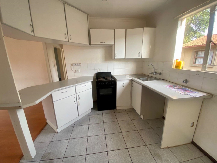 2 Bedroom Property for Sale in Lakefield Gauteng