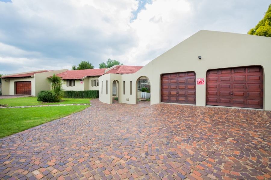5 Bedroom Property for Sale in Brackenhurst Gauteng