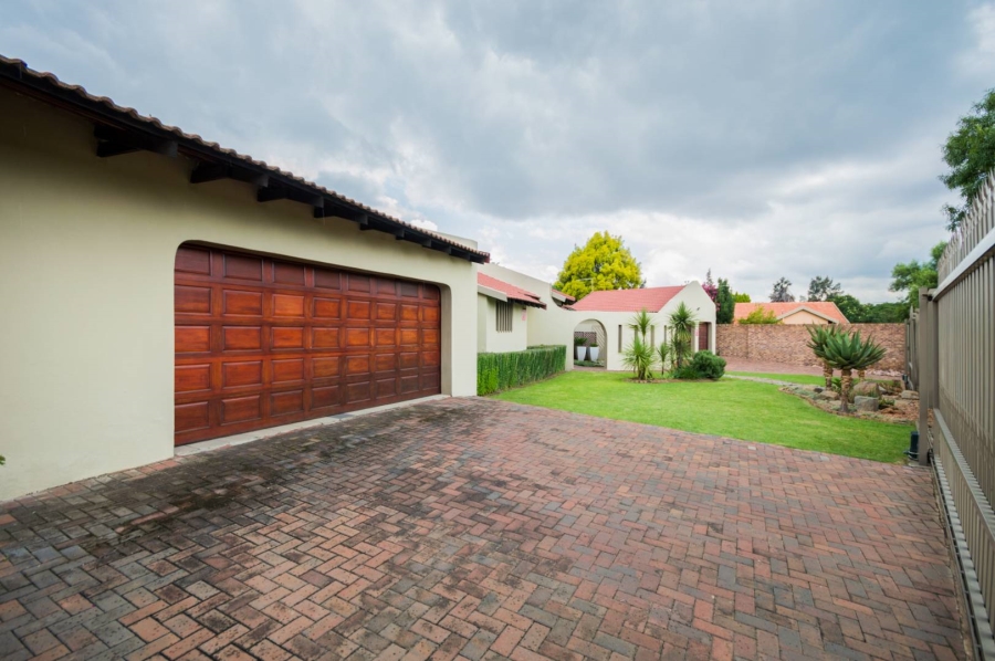 5 Bedroom Property for Sale in Brackenhurst Gauteng