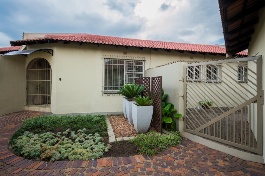 5 Bedroom Property for Sale in Brackenhurst Gauteng