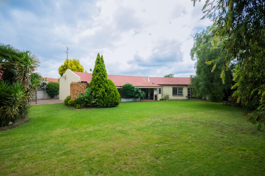 5 Bedroom Property for Sale in Brackenhurst Gauteng