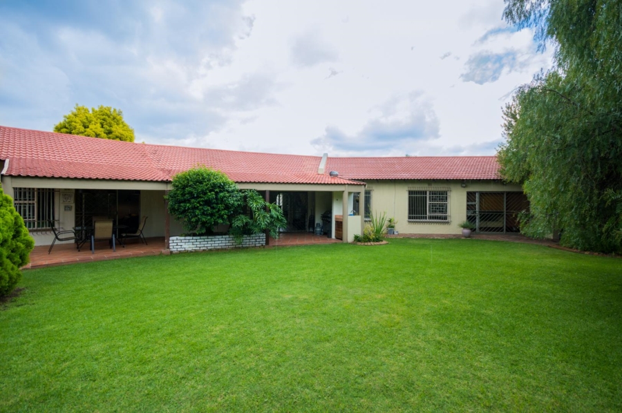 5 Bedroom Property for Sale in Brackenhurst Gauteng