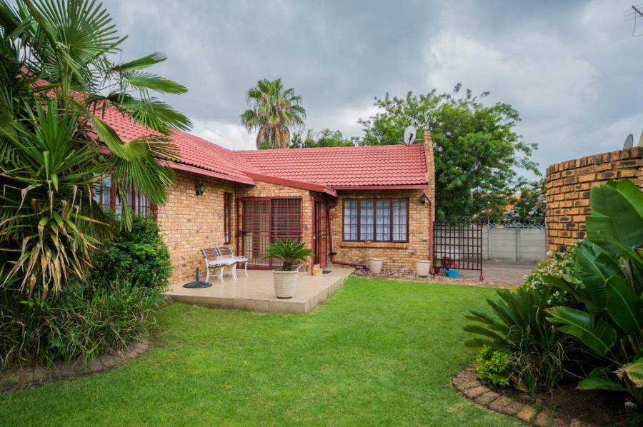 5 Bedroom Property for Sale in Brackenhurst Gauteng