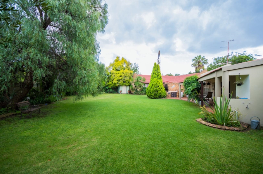 5 Bedroom Property for Sale in Brackenhurst Gauteng