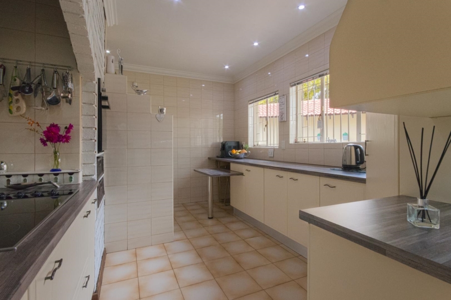 5 Bedroom Property for Sale in Brackenhurst Gauteng