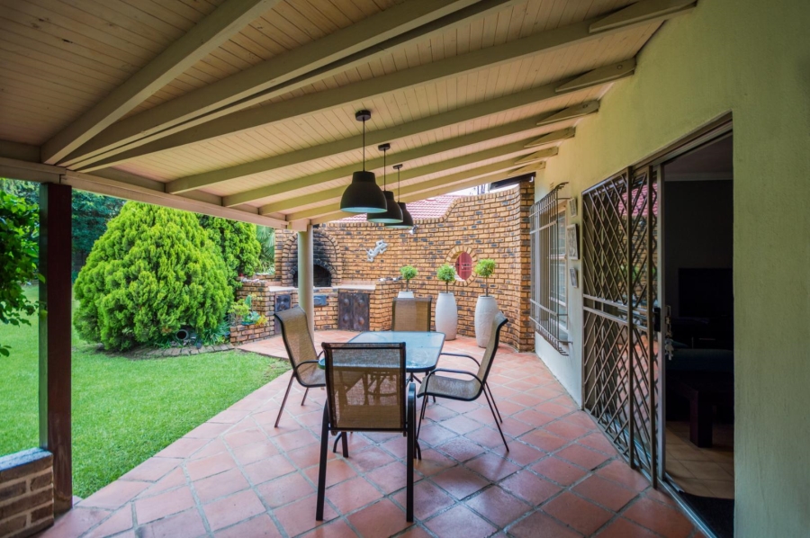 5 Bedroom Property for Sale in Brackenhurst Gauteng