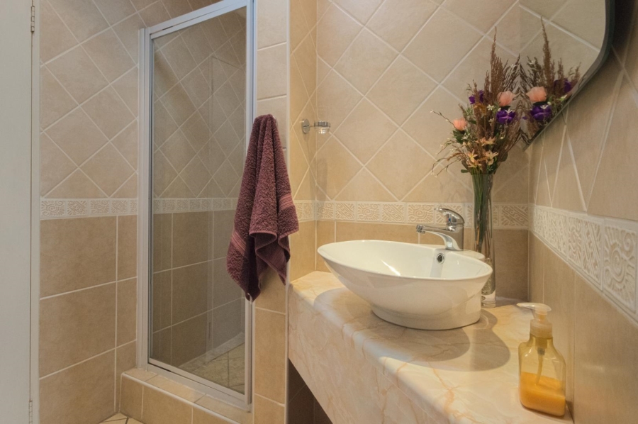 5 Bedroom Property for Sale in Brackenhurst Gauteng