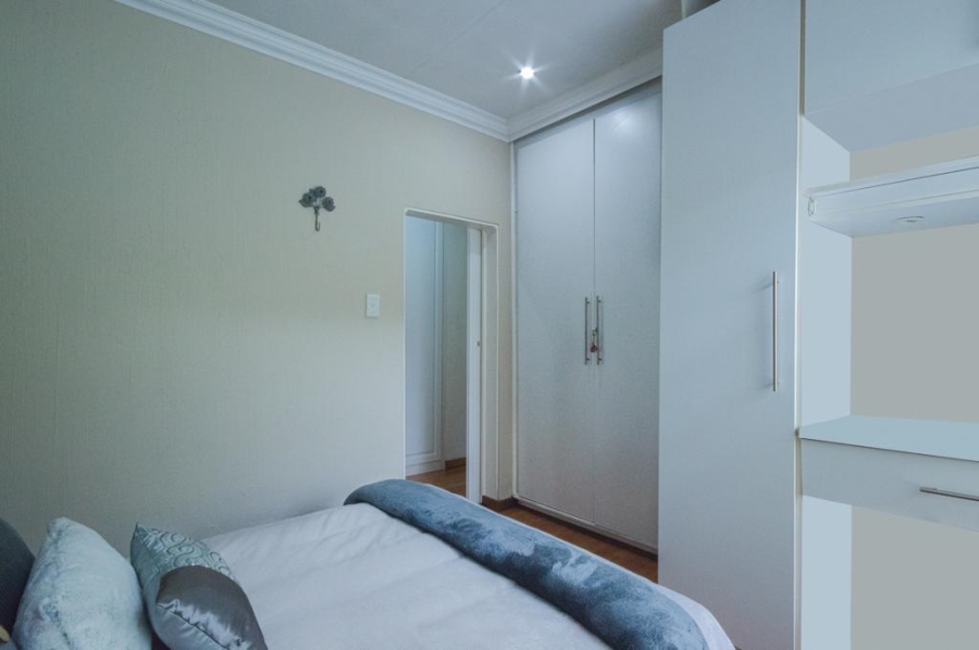 5 Bedroom Property for Sale in Brackenhurst Gauteng