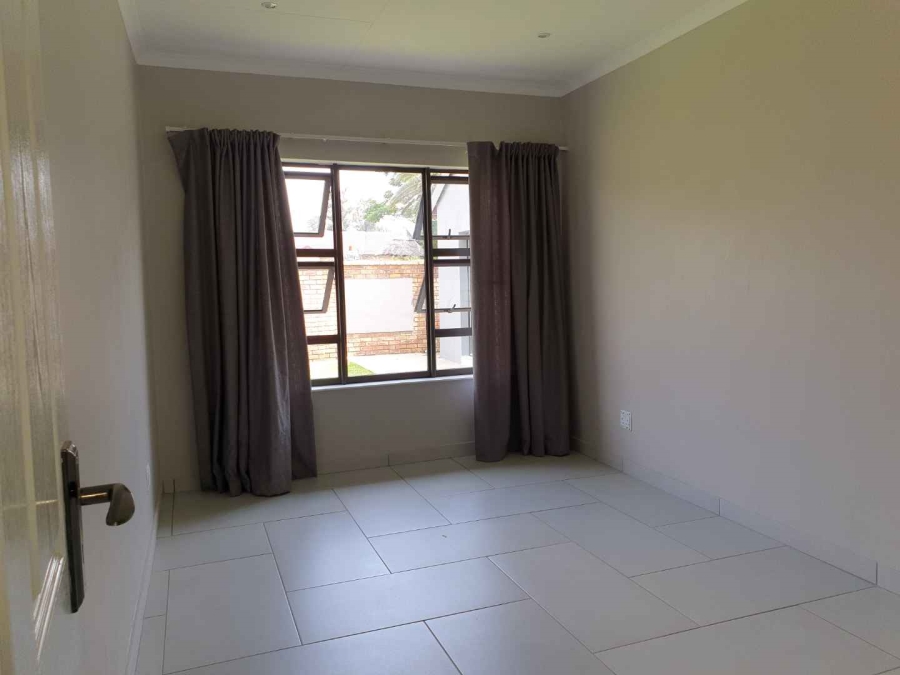 4 Bedroom Property for Sale in Brackenhurst Gauteng