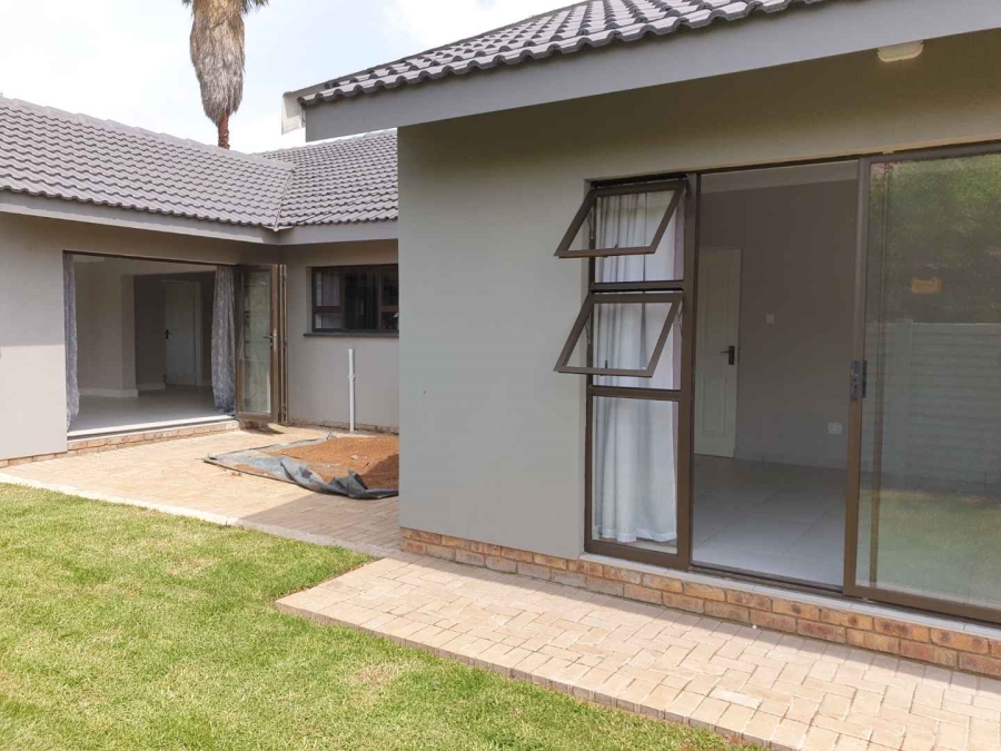 4 Bedroom Property for Sale in Brackenhurst Gauteng