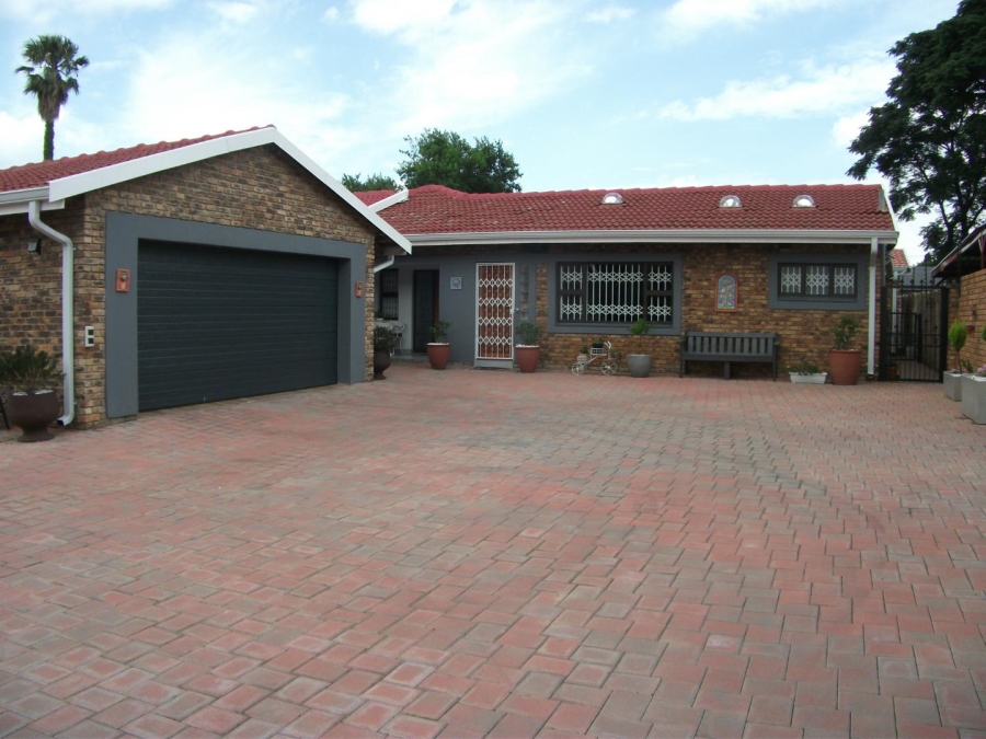 4 Bedroom Property for Sale in Brackenhurst Gauteng