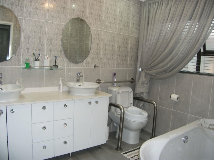 4 Bedroom Property for Sale in Brackenhurst Gauteng