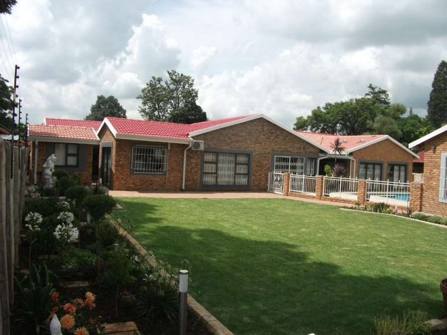 4 Bedroom Property for Sale in Brackenhurst Gauteng