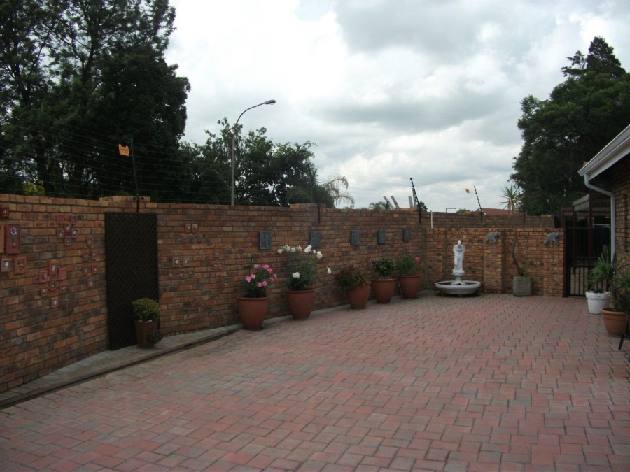 4 Bedroom Property for Sale in Brackenhurst Gauteng
