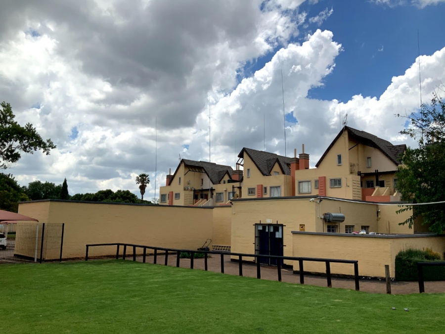To Let 1 Bedroom Property for Rent in Clubview Gauteng