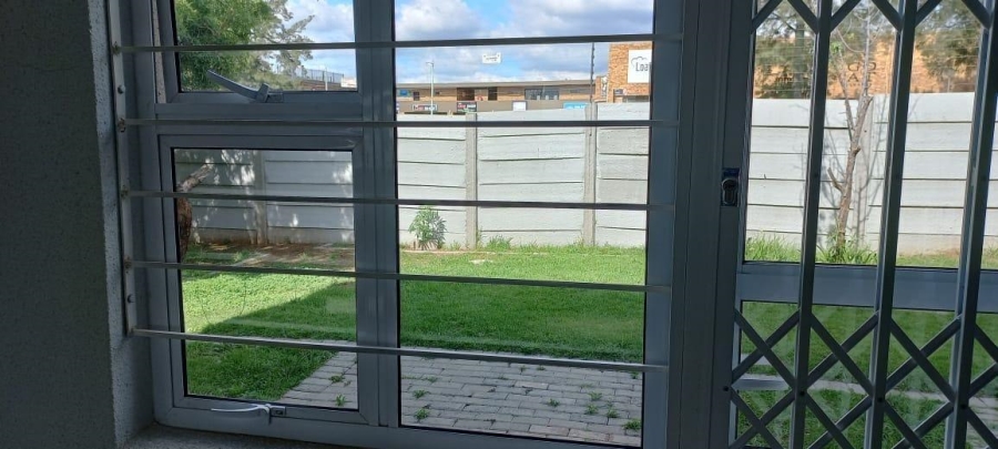 To Let 1 Bedroom Property for Rent in Ormonde Gauteng