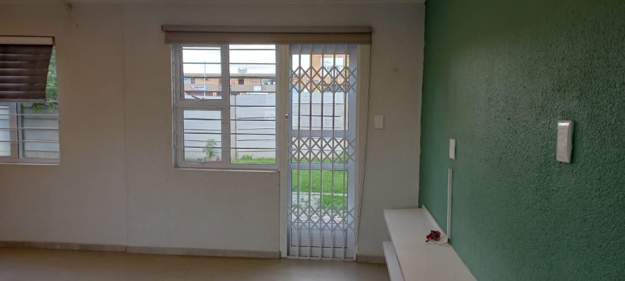 To Let 1 Bedroom Property for Rent in Ormonde Gauteng