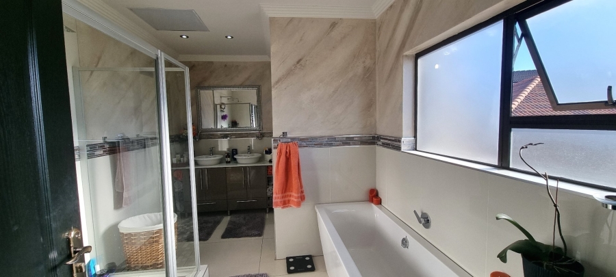 6 Bedroom Property for Sale in Meyersdal Gauteng