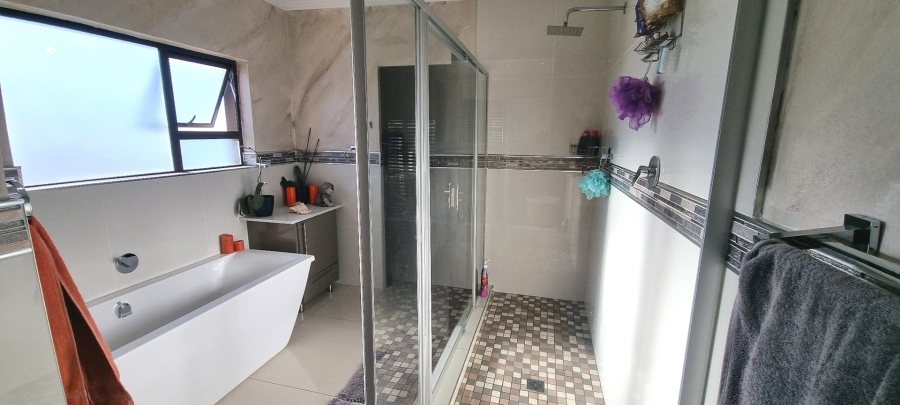 6 Bedroom Property for Sale in Meyersdal Gauteng