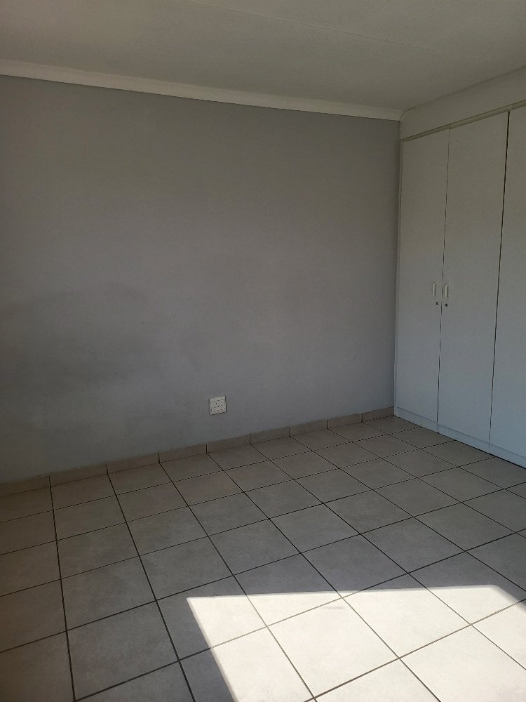 To Let 2 Bedroom Property for Rent in Vorna Valley Gauteng