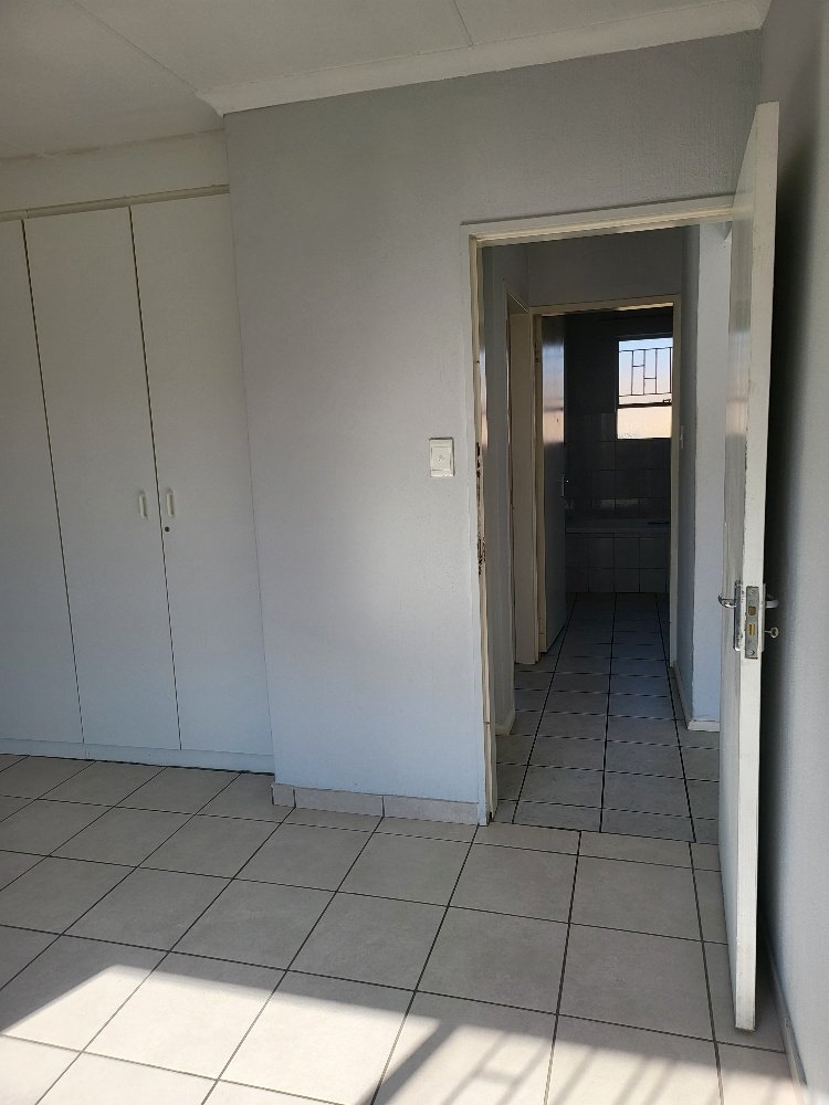 To Let 2 Bedroom Property for Rent in Vorna Valley Gauteng