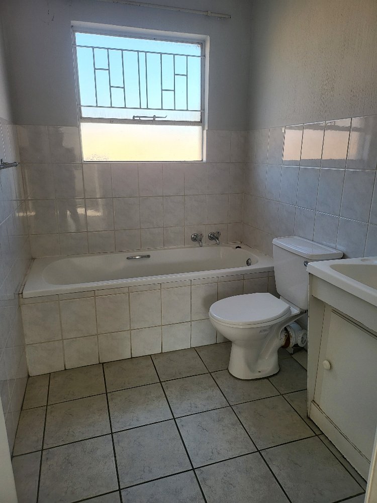 To Let 2 Bedroom Property for Rent in Vorna Valley Gauteng