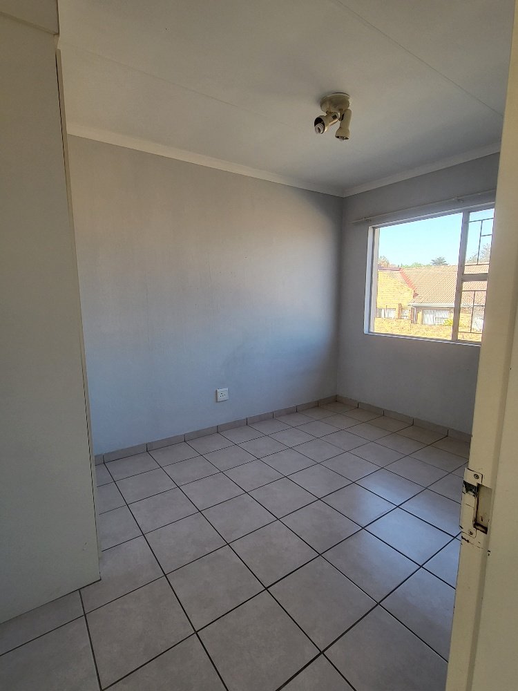 To Let 2 Bedroom Property for Rent in Vorna Valley Gauteng