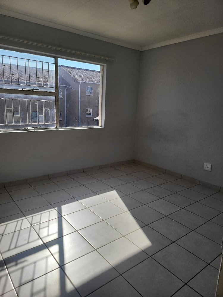 To Let 2 Bedroom Property for Rent in Vorna Valley Gauteng