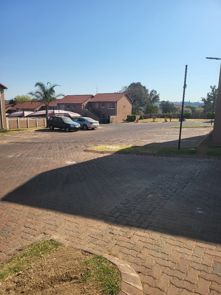 To Let 2 Bedroom Property for Rent in Vorna Valley Gauteng