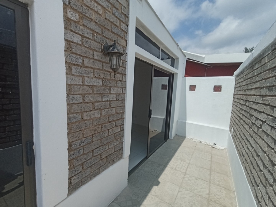 To Let 1 Bedroom Property for Rent in Lyndhurst Gauteng