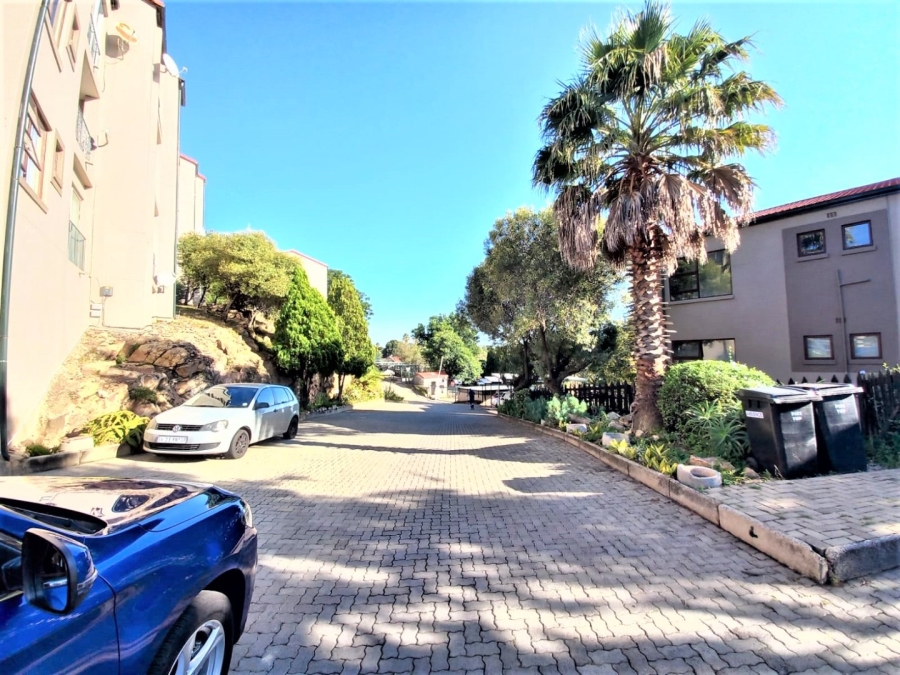To Let 2 Bedroom Property for Rent in Wilro Park Gauteng