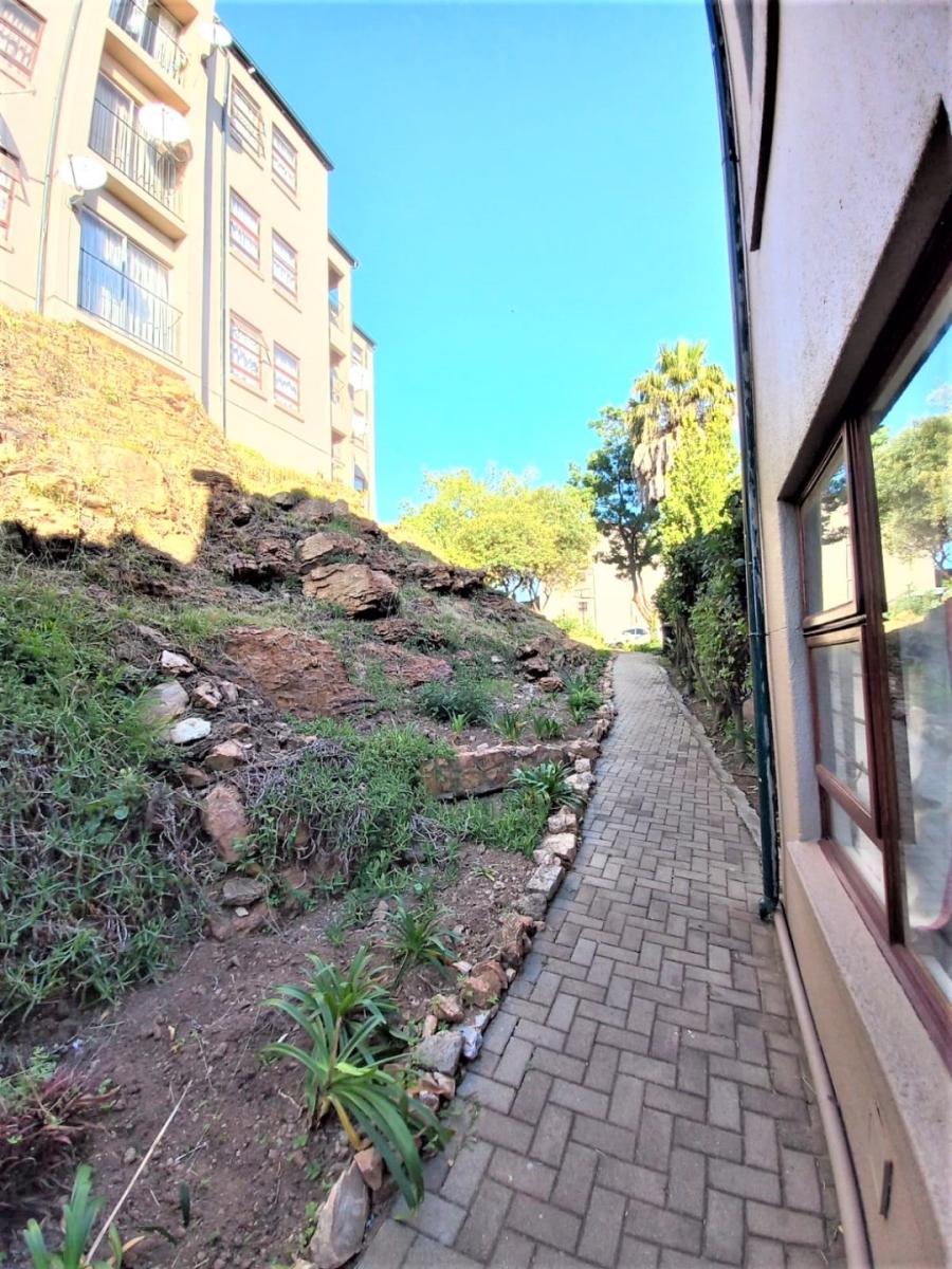 To Let 2 Bedroom Property for Rent in Wilro Park Gauteng