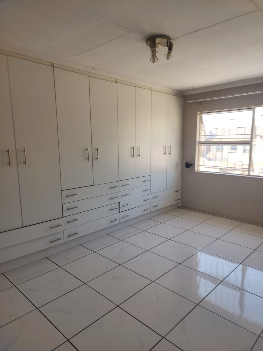 2 Bedroom Property for Sale in Vorna Valley Gauteng