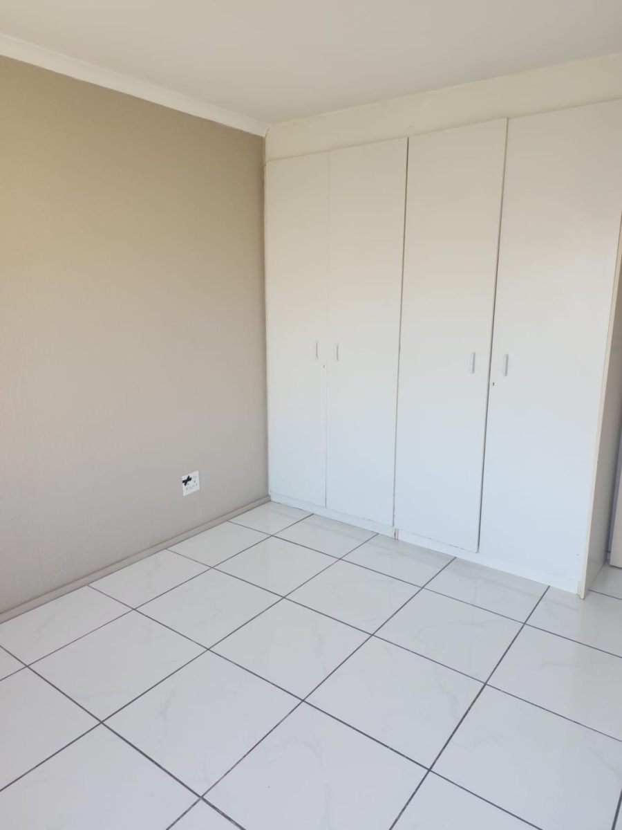 2 Bedroom Property for Sale in Vorna Valley Gauteng
