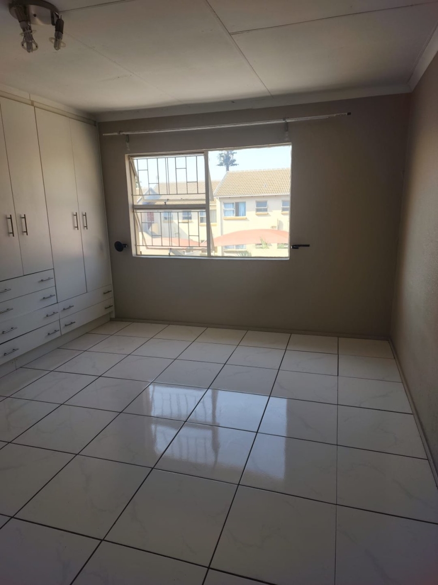 2 Bedroom Property for Sale in Vorna Valley Gauteng