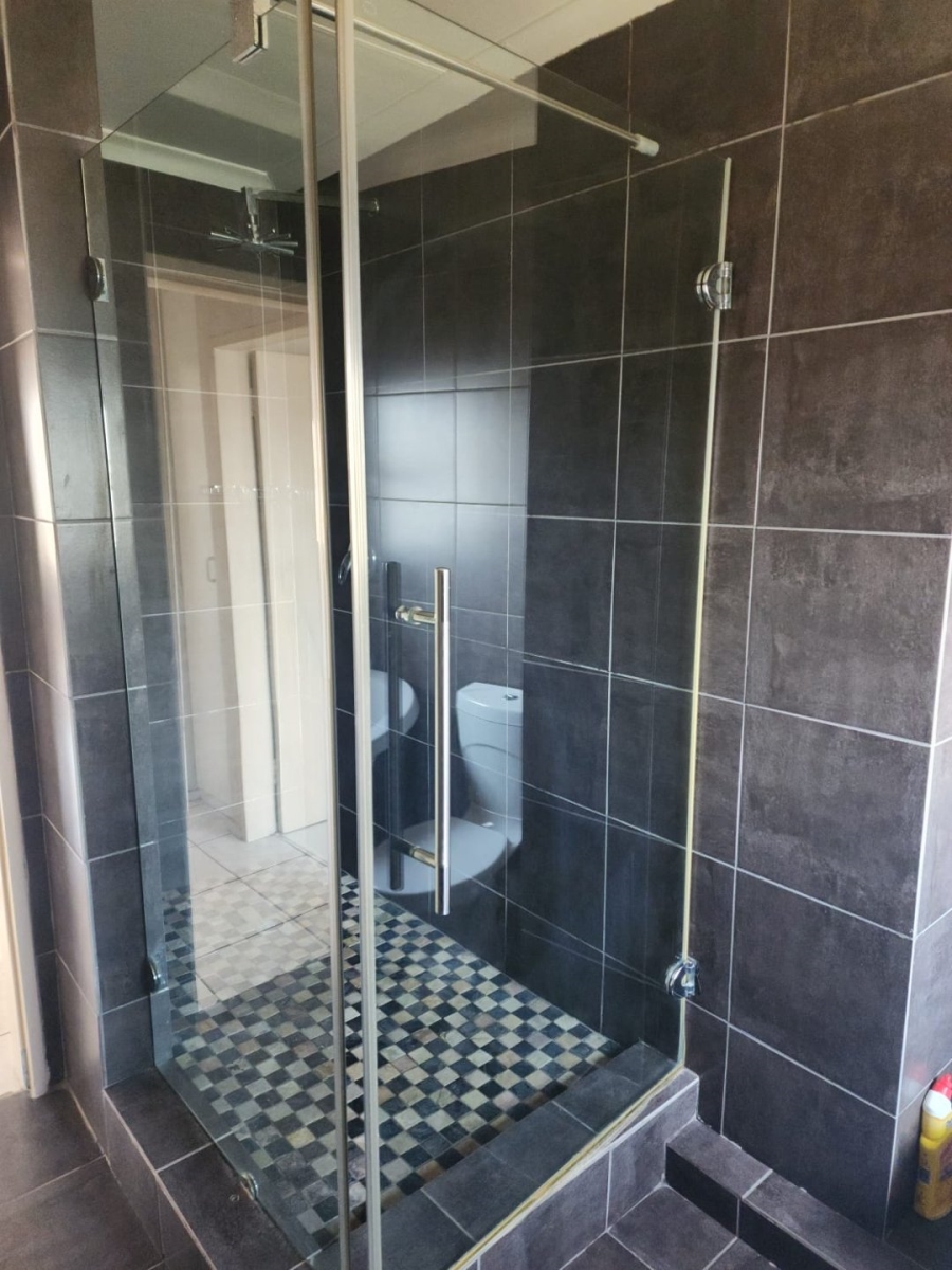 2 Bedroom Property for Sale in Vorna Valley Gauteng