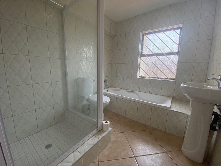 2 Bedroom Property for Sale in Bassonia Gauteng