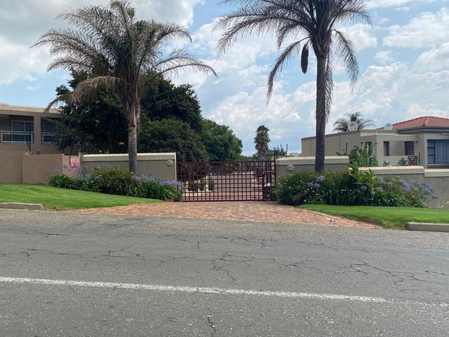 2 Bedroom Property for Sale in Bassonia Gauteng