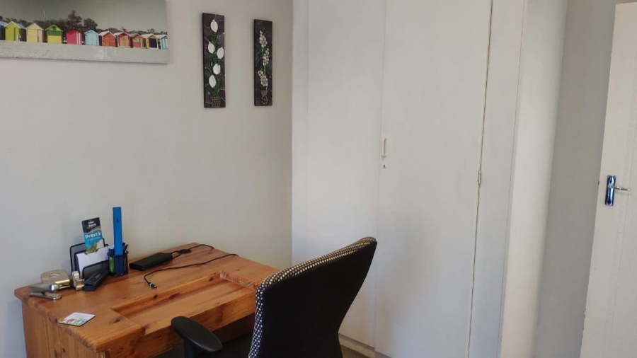 To Let 2 Bedroom Property for Rent in Die Hoewes Gauteng